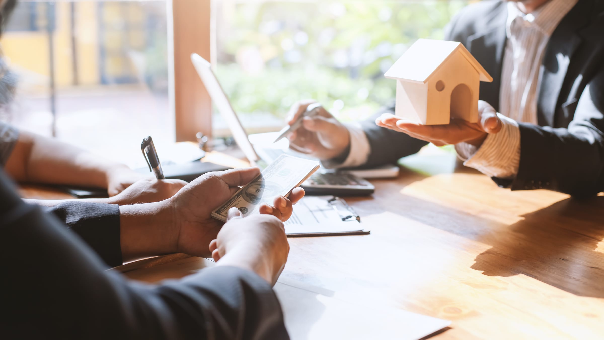 Adent Property ekibi — gayrimenkul danışmanlığı